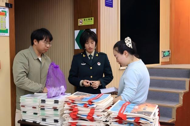 ������£��@�����v����ȼ�����L����W���۴�W��ʿ���c������֮��